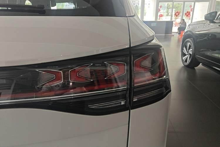 Used Volkswagen Tayron 2023 Revised Version 380TSI All-Wheel Drive R-Line High-Energy Edition Right Rear Taillight