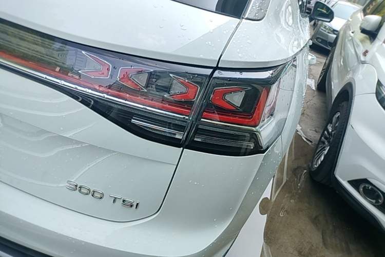 Used Volkswagen Tayron 2023 300TSI Two-Wheel-Drive Luxury Plus Advanced Edition Right Rear Taillight