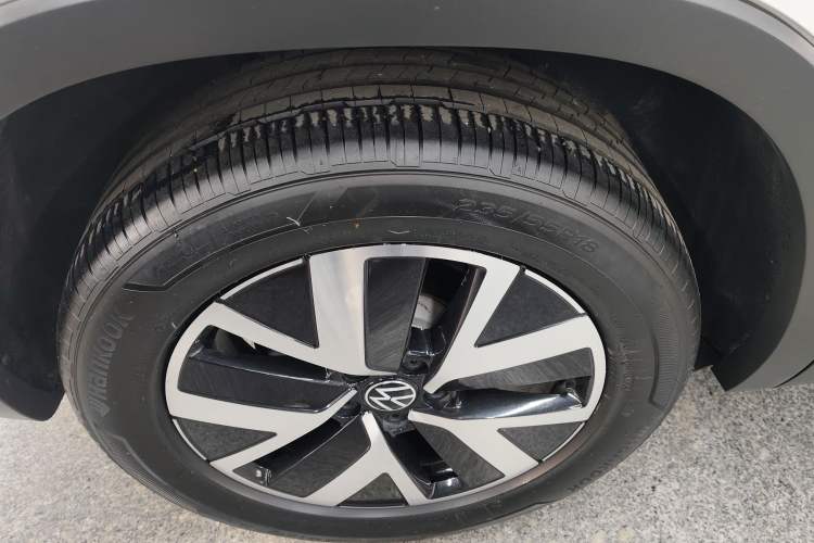 Used Volkswagen Tayron 2023 330TSI Two-Wheel-Drive Luxury Plus Advanced Version Right Rear Wheel Hub
