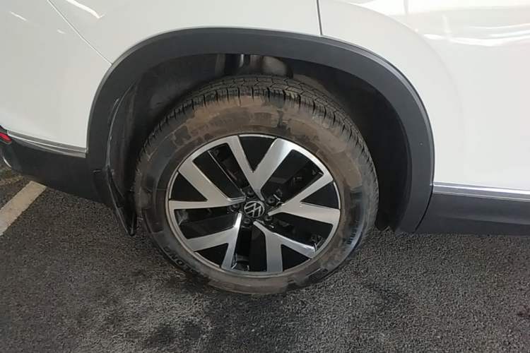 Used Volkswagen Tayron 2023 280TSI Two-Wheel-Drive Luxury Plus Advanced Version Right Rear Wheel Hub