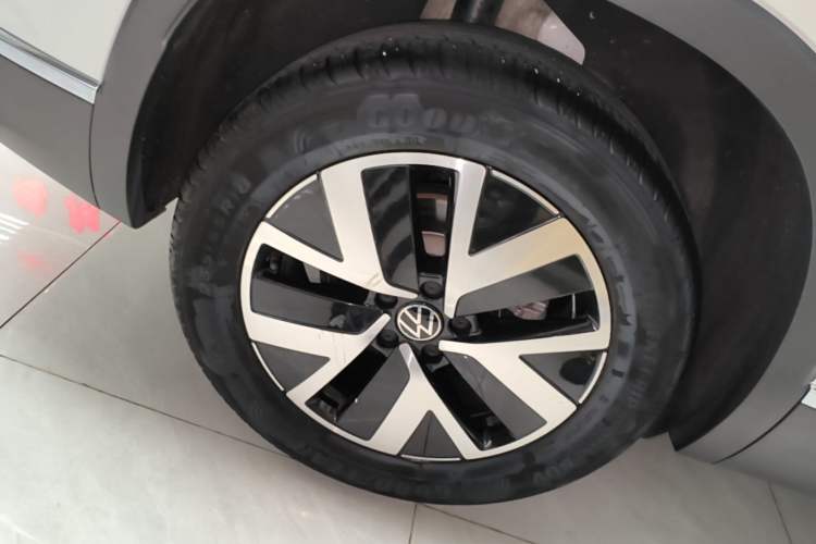 Used Volkswagen Tayron 2023 330TSI Two-Wheel-Drive Luxury Plus Advanced Version Right Rear Wheel Hub