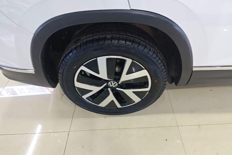 Used Volkswagen Tayron 2023 330TSI Two-Wheel-Drive Luxury Plus Advanced Version Right Rear Wheel Hub