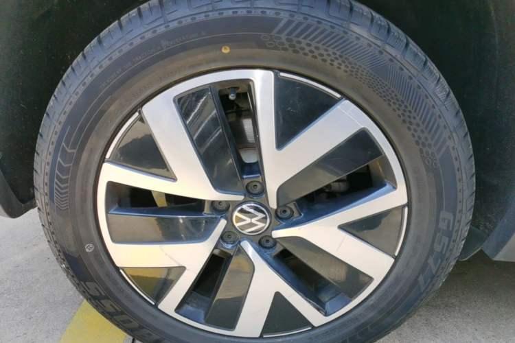 Used Volkswagen Tayron 2023 330TSI Two-Wheel-Drive Luxury Plus Advanced Version Right Rear Wheel Hub