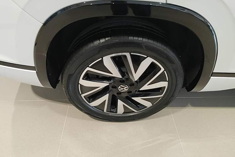 Used Volkswagen Tayron 2023 Revised Version 380TSI All-Wheel Drive R-Line High-Energy Edition Right Rear Wheel Hub