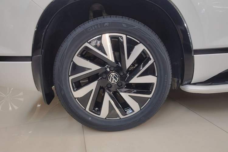 Used Volkswagen Tayron 2023 330TSI Two-Wheel-Drive R-Line High-Energy Version Right Rear Wheel Hub