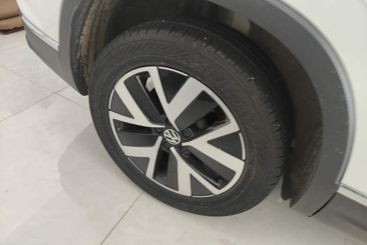Used Volkswagen Tayron 2023 330TSI Two-Wheel-Drive Luxury Plus Advanced Version Right Rear Wheel Hub