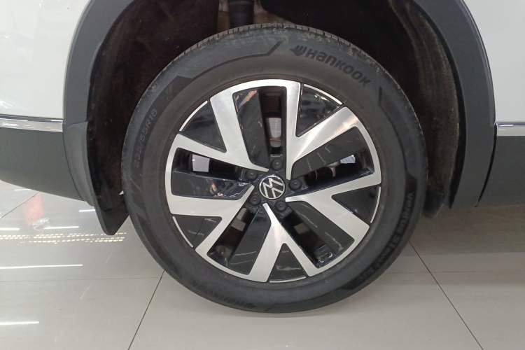 Used Volkswagen Tayron 2023 330TSI Two-Wheel-Drive Luxury Plus Advanced Version Right Rear Wheel Hub