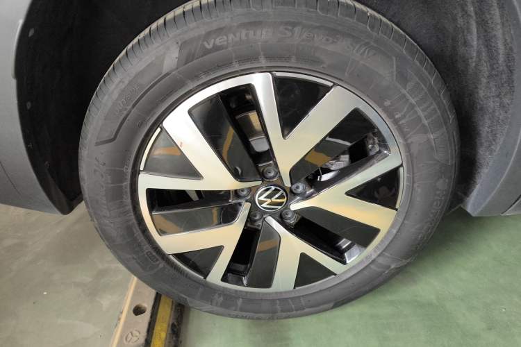 Used Volkswagen Tayron 2023 280TSI Two-Wheel-Drive Luxury Plus Advanced Version Right Rear Wheel Hub