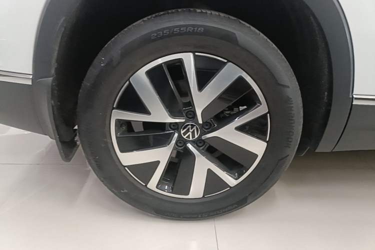 Used Volkswagen Tayron 2023 330TSI Two-Wheel-Drive Luxury Plus Advanced Version Right Rear Wheel Hub