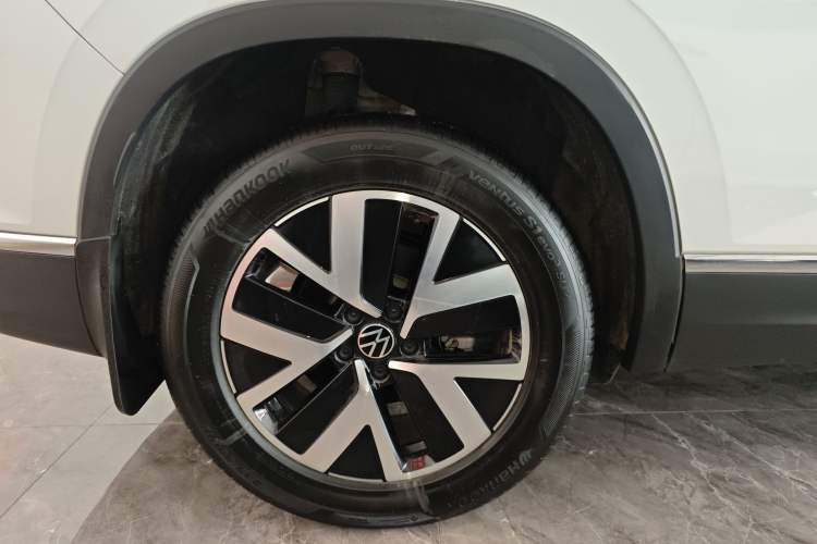 Used Volkswagen Tayron 2023 330TSI Two-Wheel-Drive Luxury Plus Advanced Version Right Rear Wheel Hub