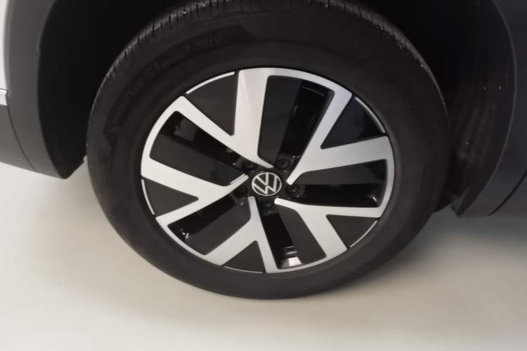 Used Volkswagen Tayron 2023 330TSI Two-Wheel-Drive Luxury Plus Advanced Version Right Rear Wheel Hub