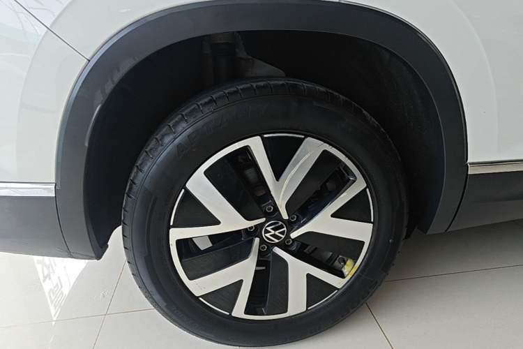 Used Volkswagen Tayron 2023 330TSI Two-Wheel-Drive Luxury Plus Advanced Version Right Rear Wheel Hub