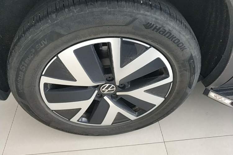 Used Volkswagen Tayron 2023 330TSI Two-Wheel-Drive Luxury Plus Advanced Version Right Rear Wheel Hub