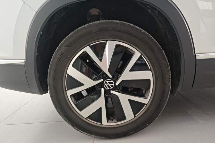 Used Volkswagen Tayron 2023 330TSI Two-Wheel-Drive Luxury Plus Advanced Version Right Rear Wheel Hub