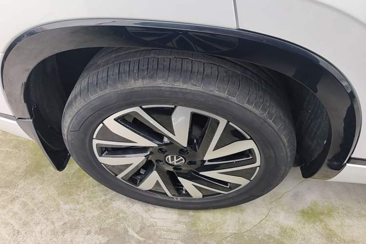 Used Volkswagen Tayron 2023 330TSI Two-Wheel-Drive R-Line High-Energy Version Right Rear Wheel Hub