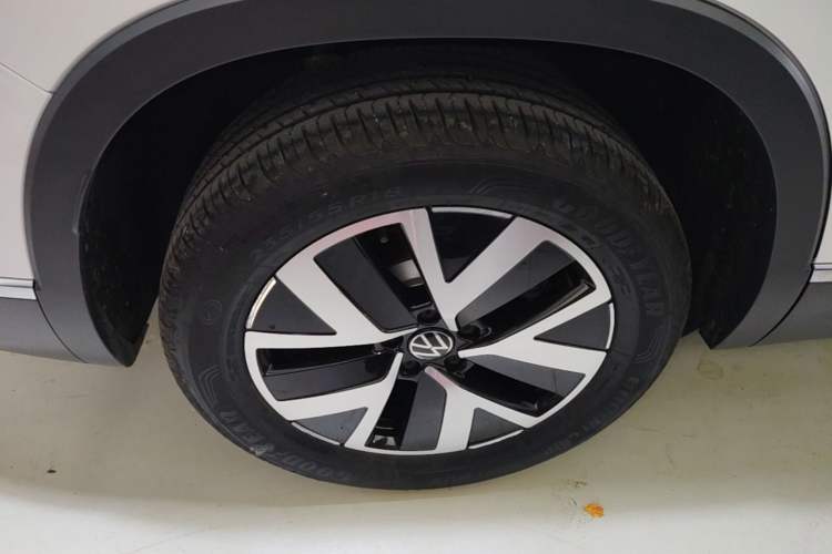 Used Volkswagen Tayron 2023 330TSI Two-Wheel-Drive Luxury Plus Advanced Version Right Rear Wheel Hub