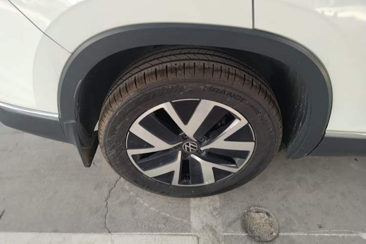 Used Volkswagen Tayron 2023 330TSI Two-Wheel-Drive Luxury Plus Advanced Version Right Rear Wheel Hub