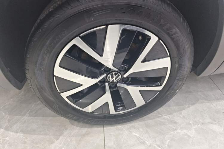 Used Volkswagen Tayron 2023 330TSI Two-Wheel-Drive Luxury Plus Advanced Version Right Rear Wheel Hub