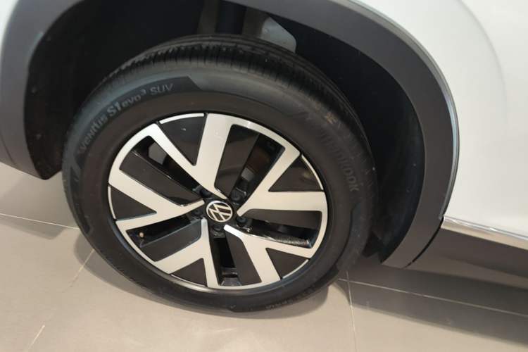 Used Volkswagen Tayron 2023 330TSI Two-Wheel-Drive Luxury Plus Advanced Version Right Rear Wheel Hub