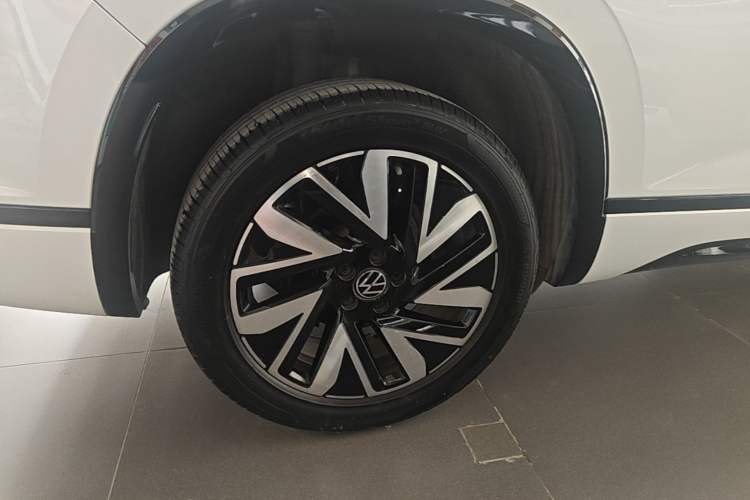 Used Volkswagen Tayron 2023 Revised Version 380TSI All-Wheel Drive R-Line High-Energy Edition Right Rear Wheel Hub