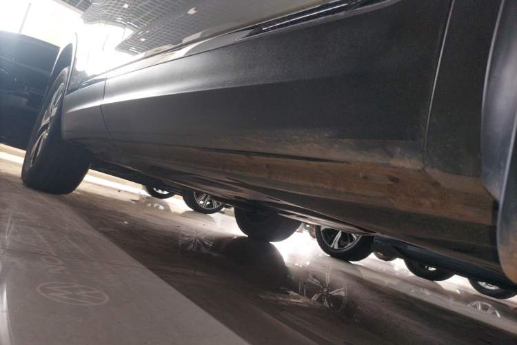 Used Volkswagen Tayron 2023 300TSI Two-Wheel-Drive Luxury Plus Advanced Edition Right Side Sill