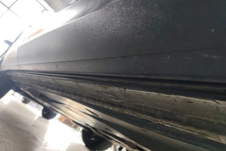 Used Volkswagen Tayron 2023 330TSI Two-Wheel-Drive Luxury Plus Advanced Version Right Side Sill
