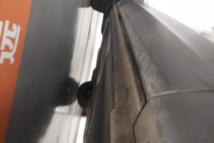 Used Volkswagen Tayron 2023 300TSI Two-Wheel-Drive Luxury Plus Advanced Edition Right Side Sill