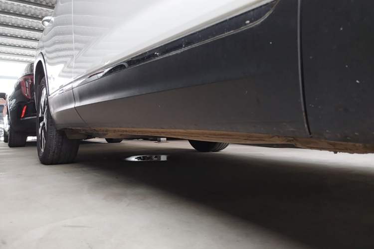 Used Volkswagen Tayron 2023 330TSI Two-Wheel-Drive Luxury Plus Advanced Version Right Side Sill
