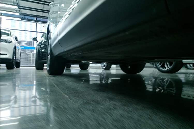 Used Volkswagen Tayron 2023 330TSI Two-Wheel-Drive Luxury Plus Advanced Version Right Side Sill