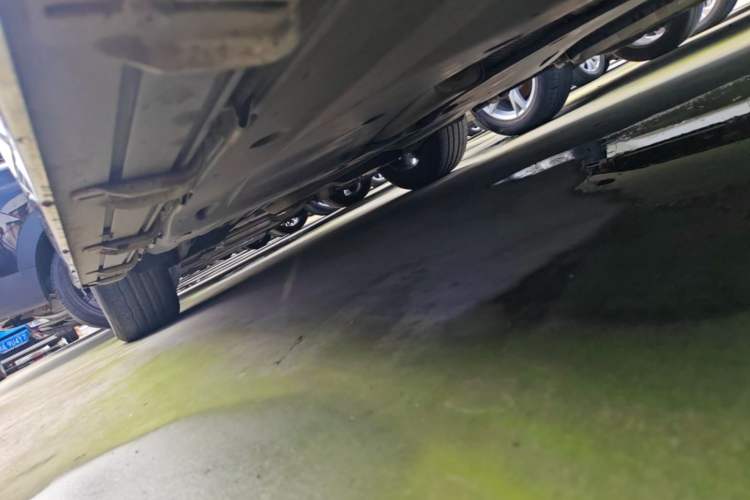 Used Volkswagen Tayron 2023 330TSI Two-Wheel-Drive Luxury Plus Advanced Version Right Side Sill