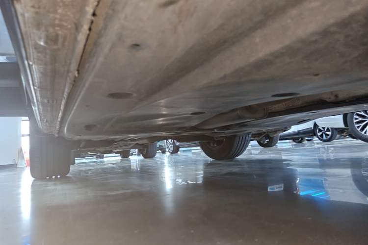 Used Volkswagen Tayron 2023 330TSI Two-Wheel-Drive Luxury Plus Advanced Version Right Side Sill