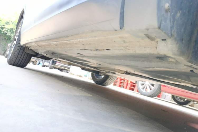 Used Volkswagen Tayron 2023 330TSI Two-Wheel-Drive Luxury Plus Advanced Version Right Side Sill