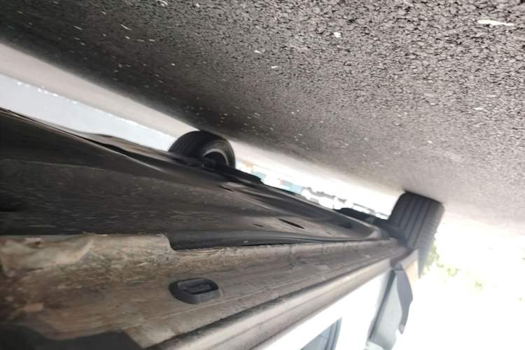 Used Volkswagen Tayron 2023 300TSI Two-Wheel-Drive Luxury Plus Advanced Edition Right Side Sill