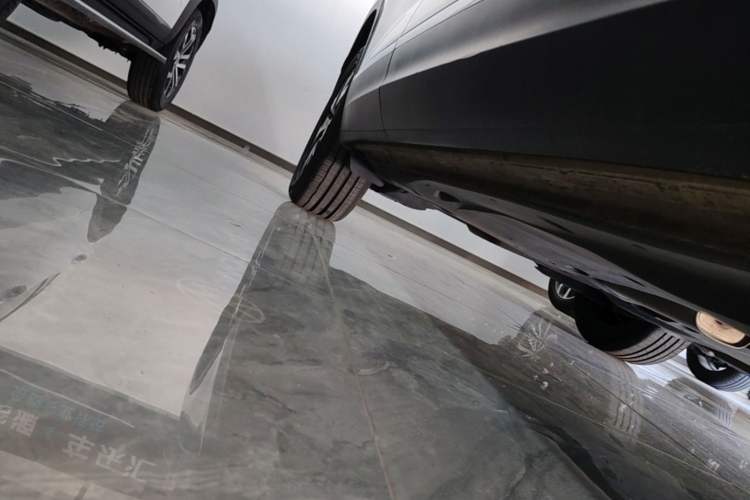 Used Volkswagen Tayron 2023 280TSI Two-Wheel-Drive Luxury Plus Advanced Version Right Side Sill