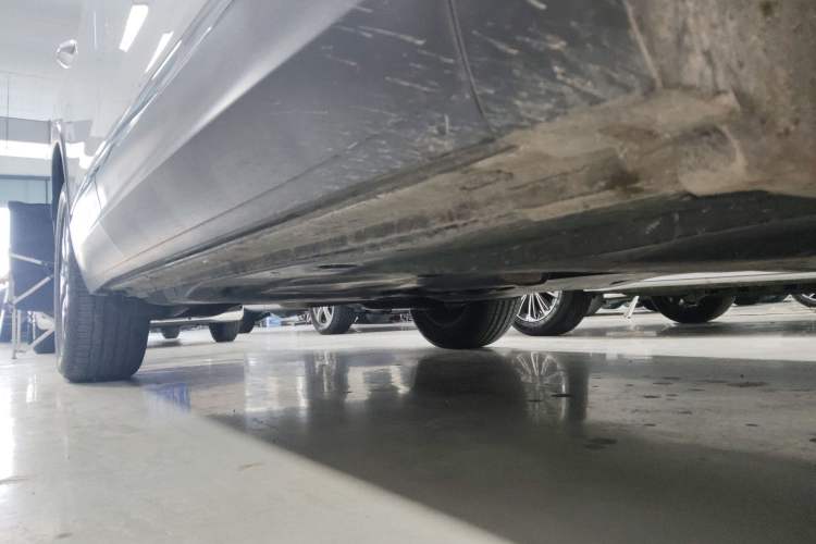 Used Volkswagen Tayron 2023 280TSI Two-Wheel-Drive Luxury Plus Advanced Version Right Side Sill