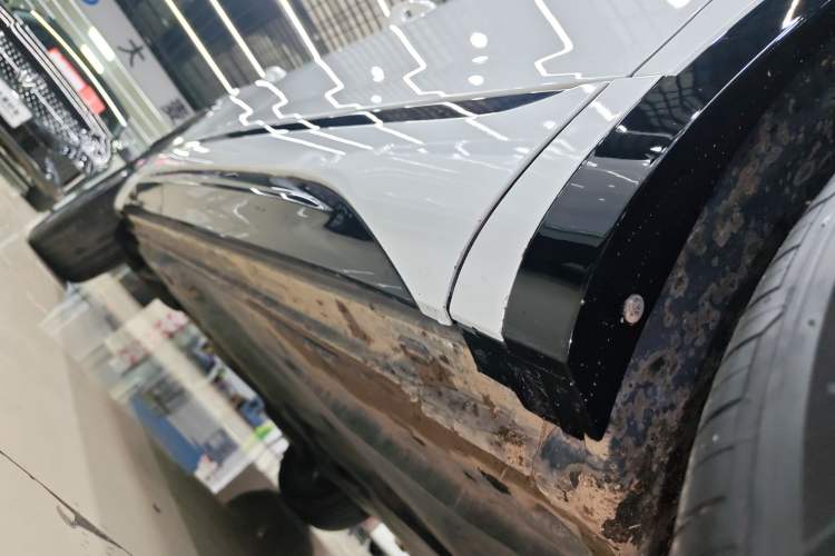 Used Volkswagen Tayron 2023 330TSI Two-Wheel-Drive R-Line High-Energy Version Right Side Sill