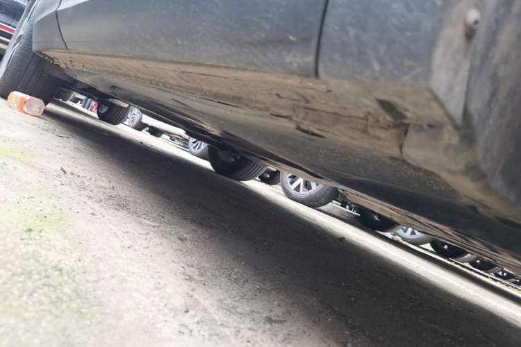 Used Volkswagen Tayron 2023 300TSI Two-Wheel-Drive Luxury Plus Advanced Edition Right Side Sill