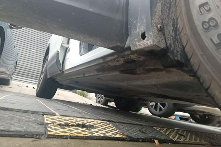 Used Volkswagen Tayron 2023 300TSI Two-Wheel-Drive Luxury Plus Advanced Edition Right Side Sill