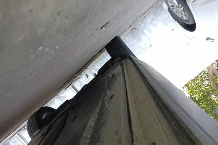 Used Volkswagen Tayron 2023 300TSI Two-Wheel-Drive Luxury Plus Advanced Edition Right Side Sill