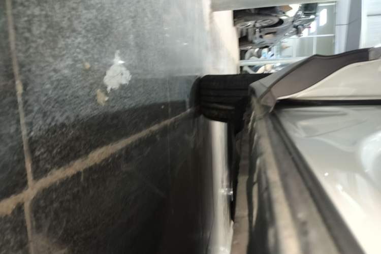 Used Volkswagen Tayron 2023 300TSI Two-Wheel-Drive Luxury Plus Advanced Edition Right Side Sill
