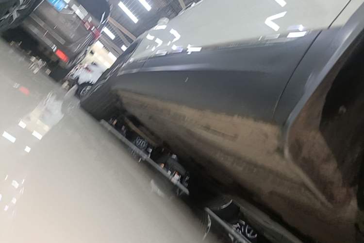 Used Volkswagen Tayron 2023 330TSI Two-Wheel-Drive Luxury Plus Advanced Version Right Side Sill