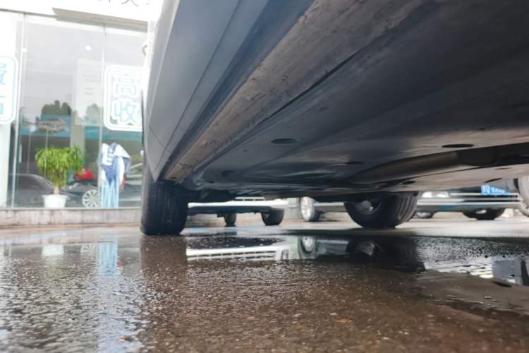 Used Volkswagen Tayron 2023 300TSI Two-Wheel-Drive Luxury Plus Advanced Edition Right Side Sill