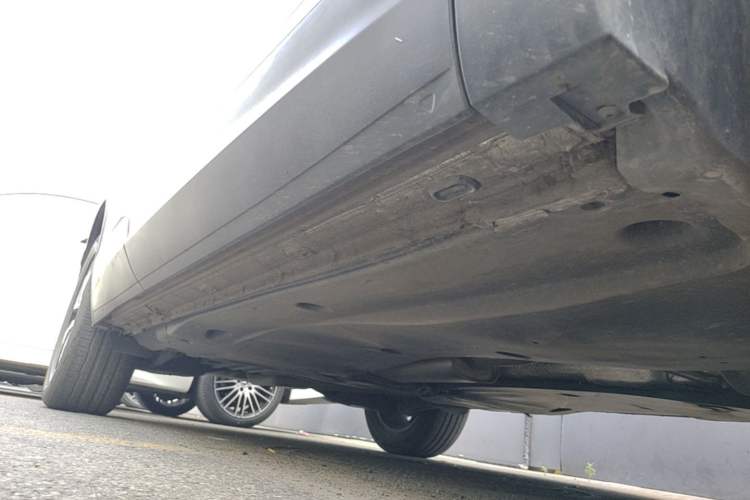 Used Volkswagen Tayron 2023 330TSI Two-Wheel-Drive Luxury Plus Advanced Version Right Side Sill
