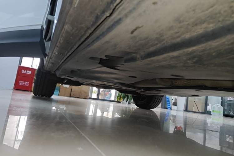 Used Volkswagen Tayron 2023 330TSI Two-Wheel-Drive Luxury Plus Advanced Version Right Side Sill