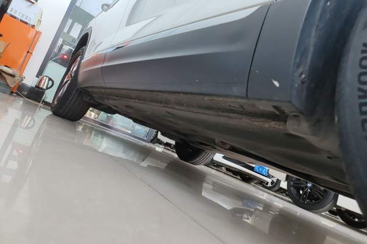 Used Volkswagen Tayron 2023 330TSI Two-Wheel-Drive Luxury Plus Advanced Version Right Side Sill