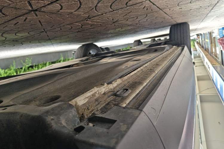 Used Volkswagen Tayron 2023 330TSI Two-Wheel-Drive Luxury Plus Advanced Version Right Side Sill