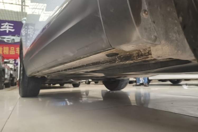 Used Volkswagen Tayron 2023 300TSI Two-Wheel-Drive Luxury Plus Advanced Edition Right Side Sill