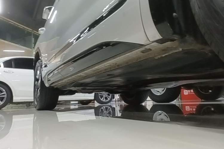 Used Volkswagen Tayron 2023 Revised Version 380TSI All-Wheel Drive R-Line High-Energy Edition Right Side Sill