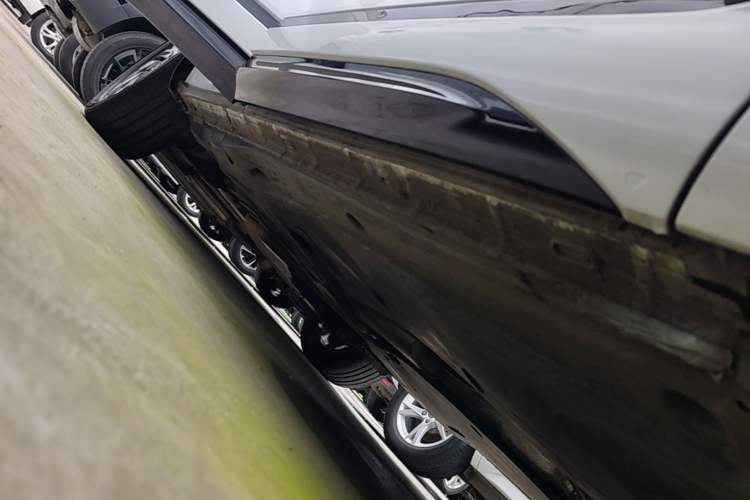 Used Volkswagen Tayron 2023 330TSI Two-Wheel-Drive R-Line High-Energy Version Right Side Sill