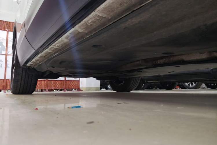 Used Volkswagen Tayron 2023 330TSI Two-Wheel-Drive Luxury Plus Advanced Version Right Side Sill
